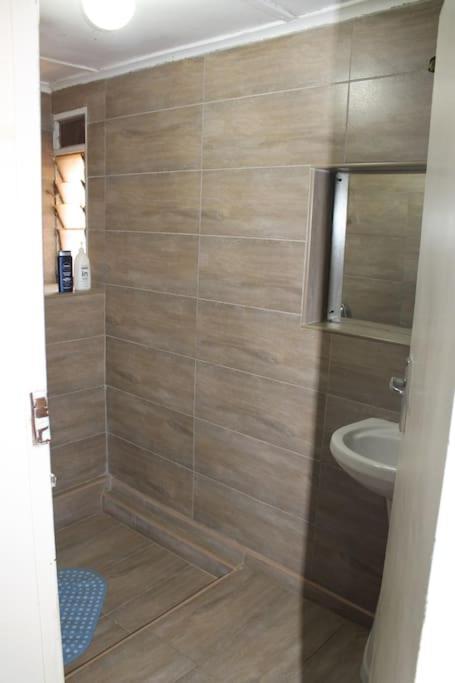 Ibex Hill Apartment- Power Backup ลุซากา ภายนอก รูปภาพ